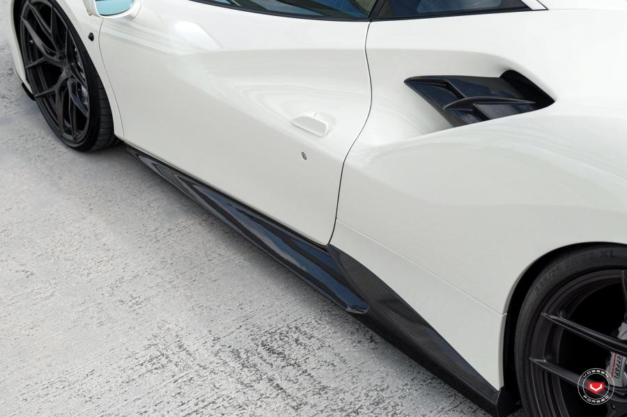 Детали экстерьера Ferrari 488 GTB on Vossen Wheels (S21-01) 2019 года  (фото 42 из 52)